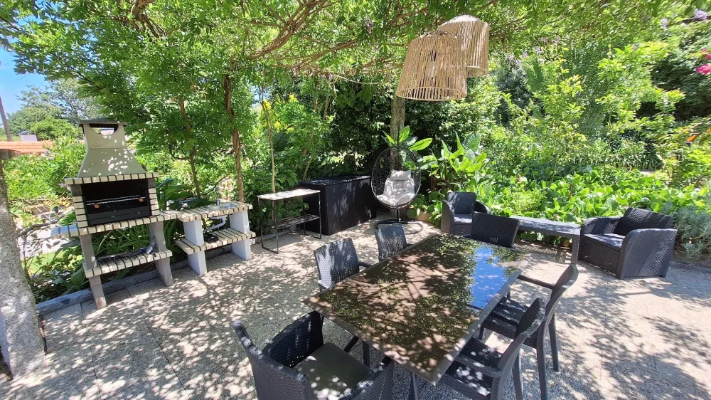 Barbecue and outdoor dining
