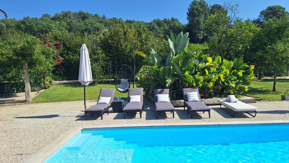 Piscine et jardin